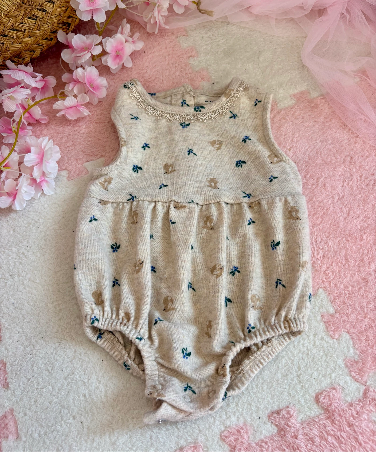 Barboteuse bébé fille Kiabi 3 mois – Beige imprimé faons & fleurs – Très bon état